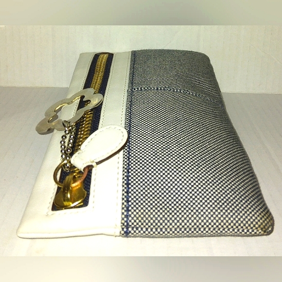 ~Vintage & Rare~COACH "Josie" Large Zip Top Clutch Wristlet & Flower Fob - Picture 4 of 16